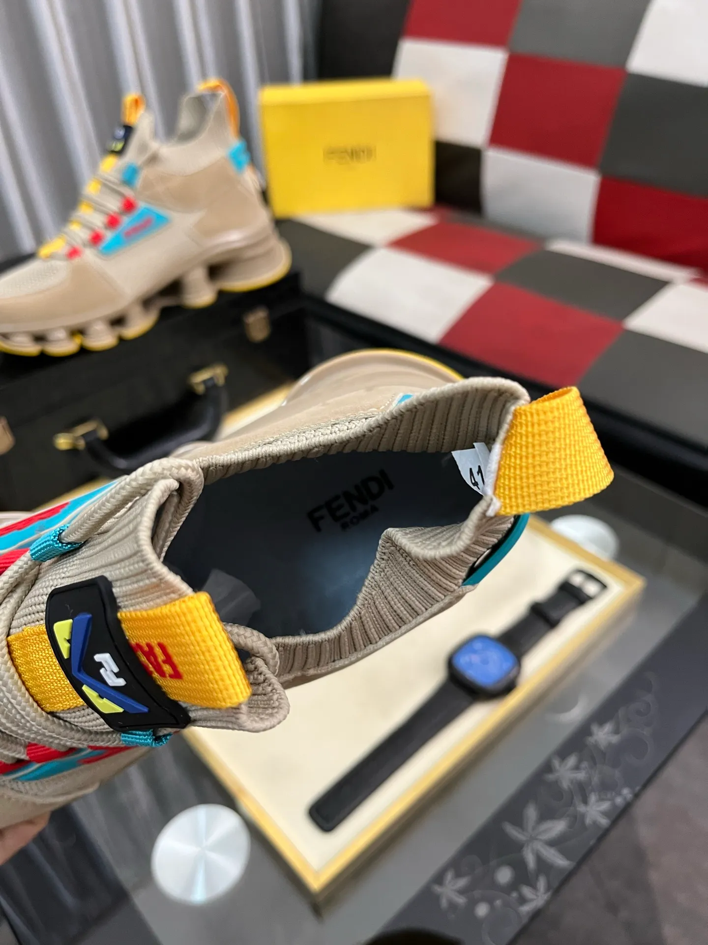 Men's Men's Shoes💰458⌚️⌚️[FENDI] Fendi's classic and comfortable men's, this complex sneaker is made of soft calfskin➕genuine leather lining➕original ultra-light rubber material with rough outsole. This unique light style is suitable for the casual and refined sensibility of this season. It is comfortable and natural on the feet. It is an everyday style for casual travel in autumn and winter! 38−442️⃣colors available